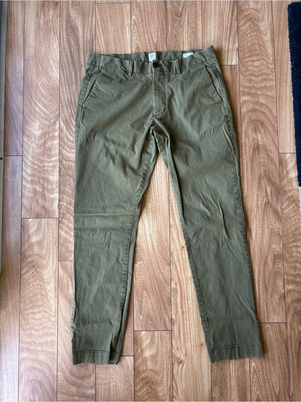 Gap Men’s Slim Khaki Green Pants